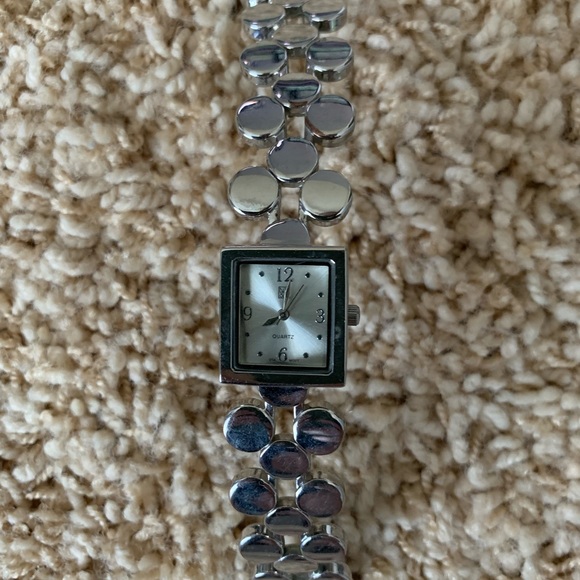 Silver watch ( needs new battery) - Picture 1 of 3